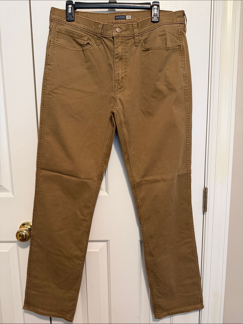 Dockers Men's Chinos in Khaki Brown